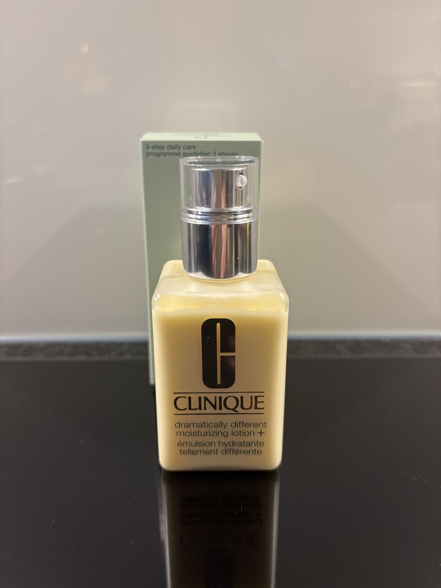 Clinique Cura del viso: Clinique 125ml DRAMATICALLY DIFFERENT MOISTURIZING LOTION – Nuovo e nell'imballaggio originale da Horgen venduto da Superkalifagilistic