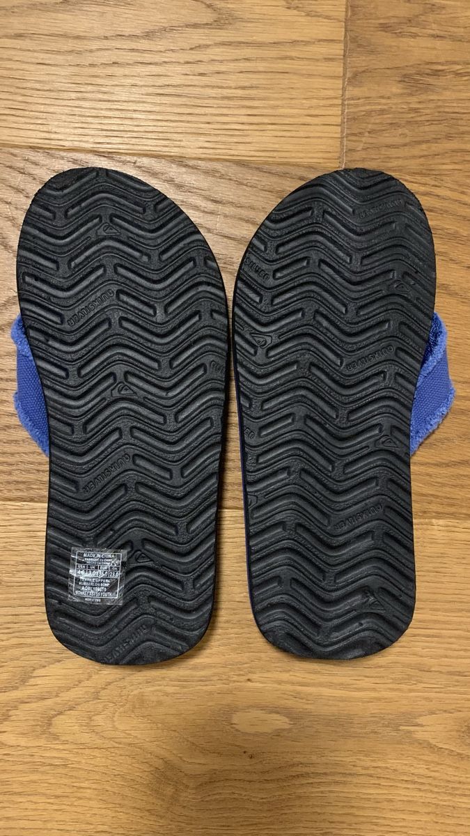 Flipper: Quiksilver Flip-Flops blau schwarz – Usato da Hittnau venduto da emi_hrf6 1