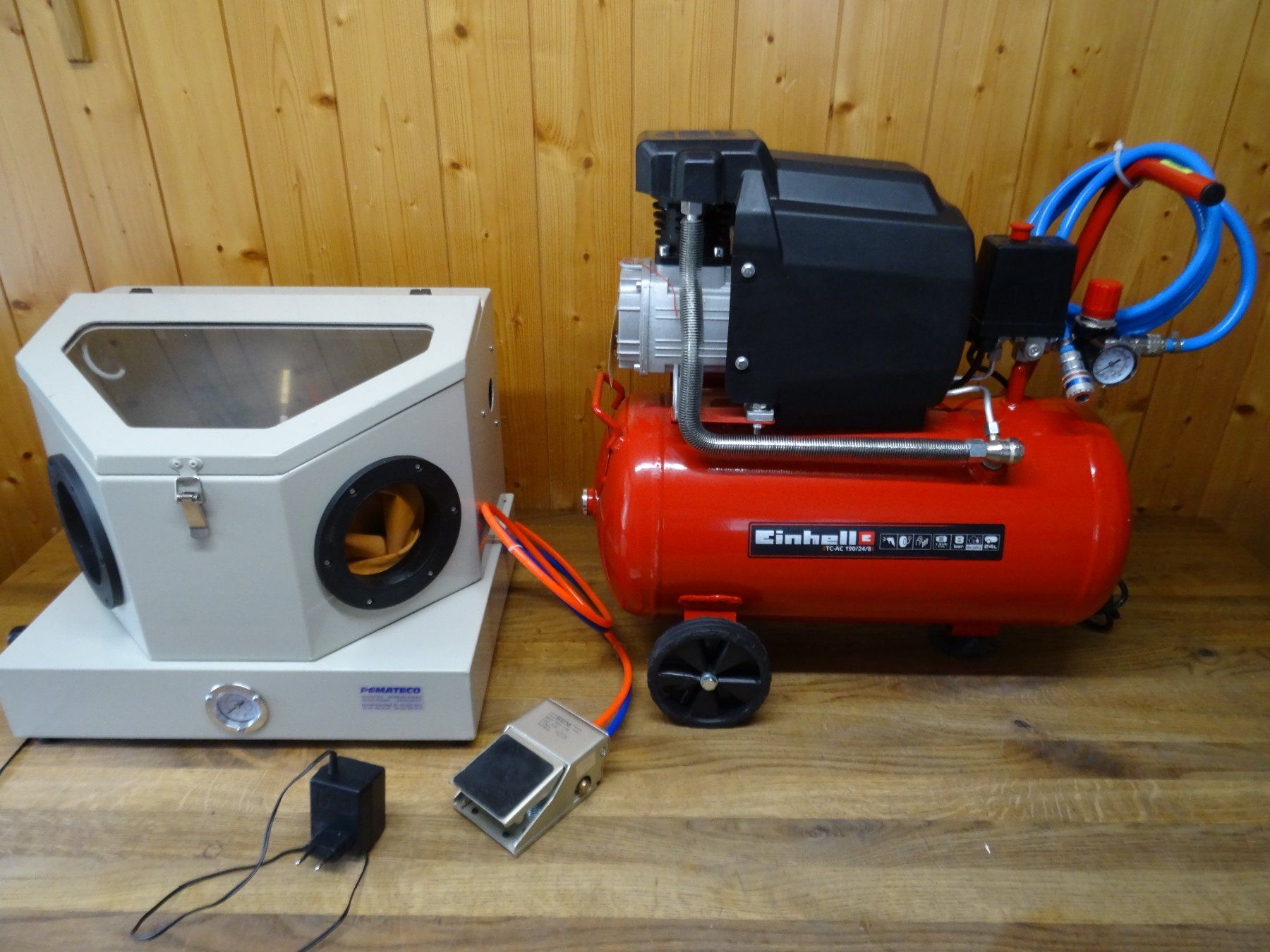 Toutes les machines: Sandstrahlkabine Pemateco, mit Kompressor Einhell alles neu – D'occasion à Lungern par madachsa