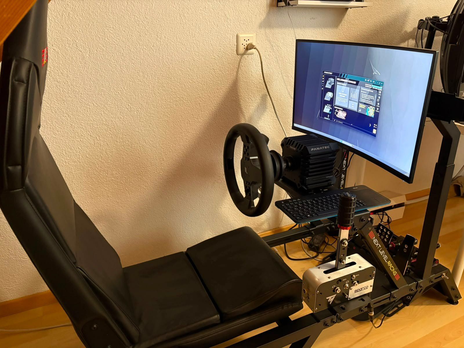 Fanatec Controller: Next Level Racing F-GT Simulator SIM RIG mit Fanatec Lenkrad – Usato da Oetwil an der Limmat venduto da Dudel 1