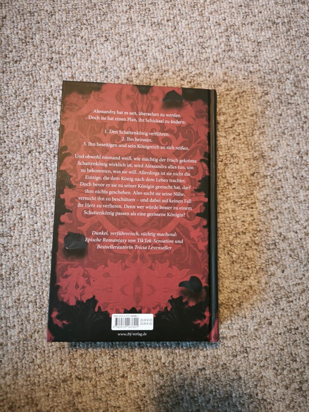 Libri: The Shadows between us - Tricia Levenseller – Nuovo (secondo la descrizione) da Sargans venduto da .isa_ 2