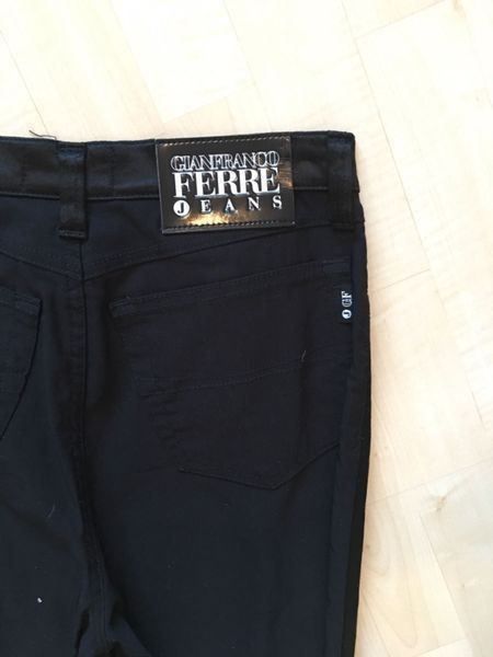 Pantalons: GIANFRANCO FERRE HOSE-SCHWARZ-GR.36-TOP – D'occasion à Baar par hasenfrau15 7