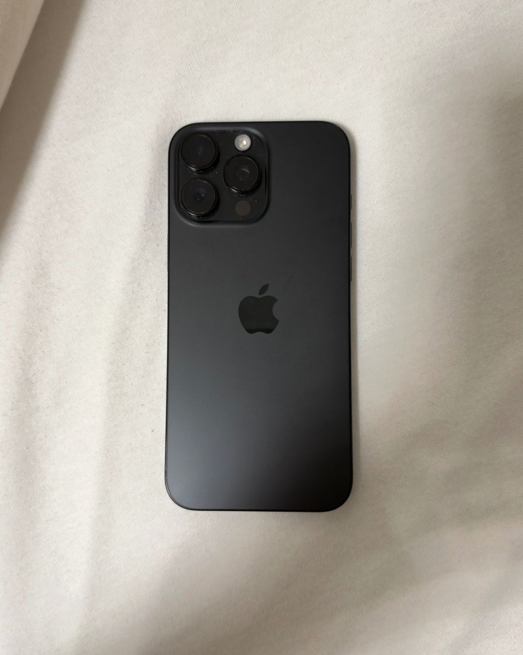 Apple Handys / Smartphones: Iphone 16 Pro Max 256 GB Schwarz – Gebraucht aus Zürich von ube_5r8f