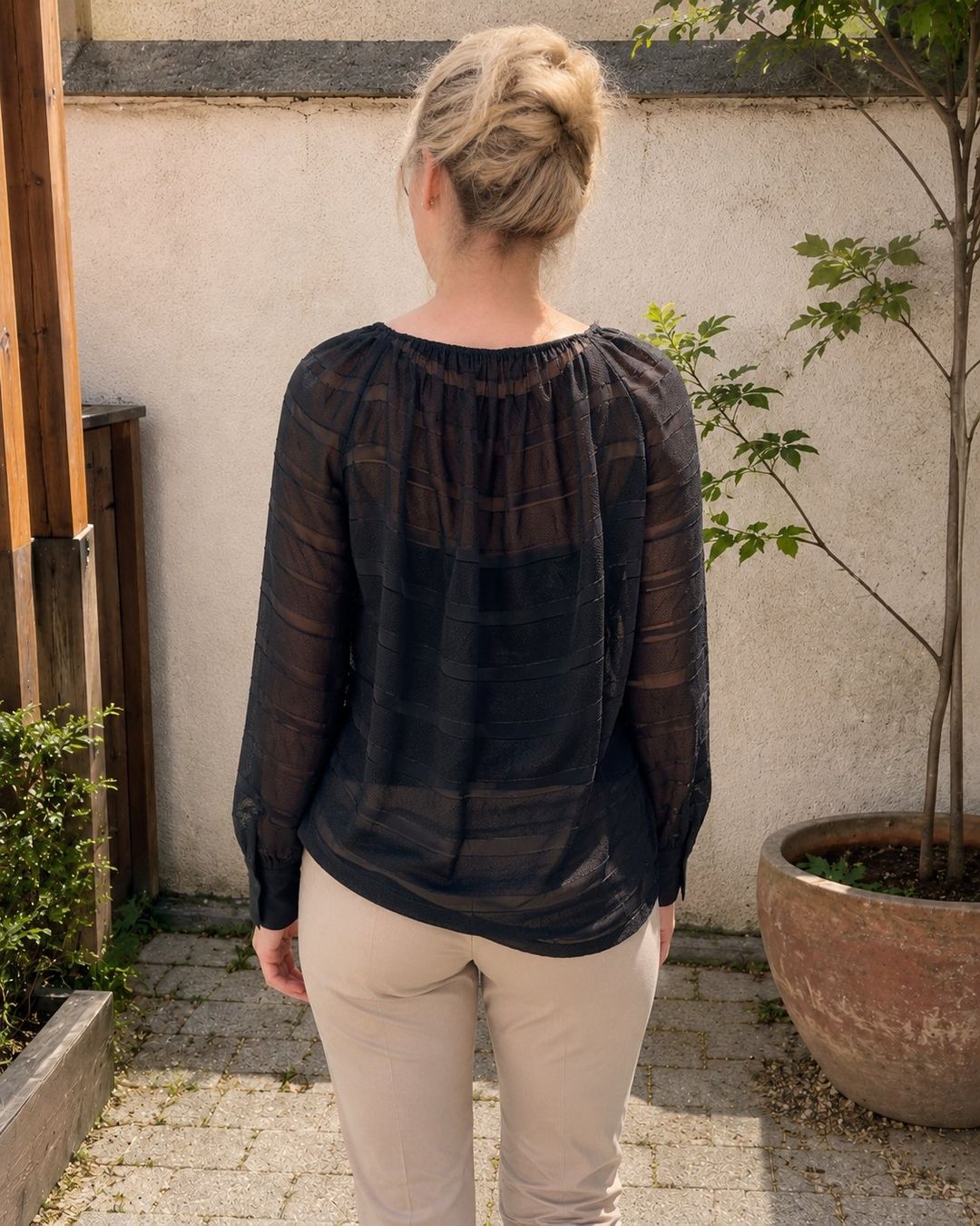 Massimo Dutti Blusen: MASSIMO DUTTI | blouse noire rayures transparente soie | 38 – Gebraucht aus Bonfol von Elise.Str 1