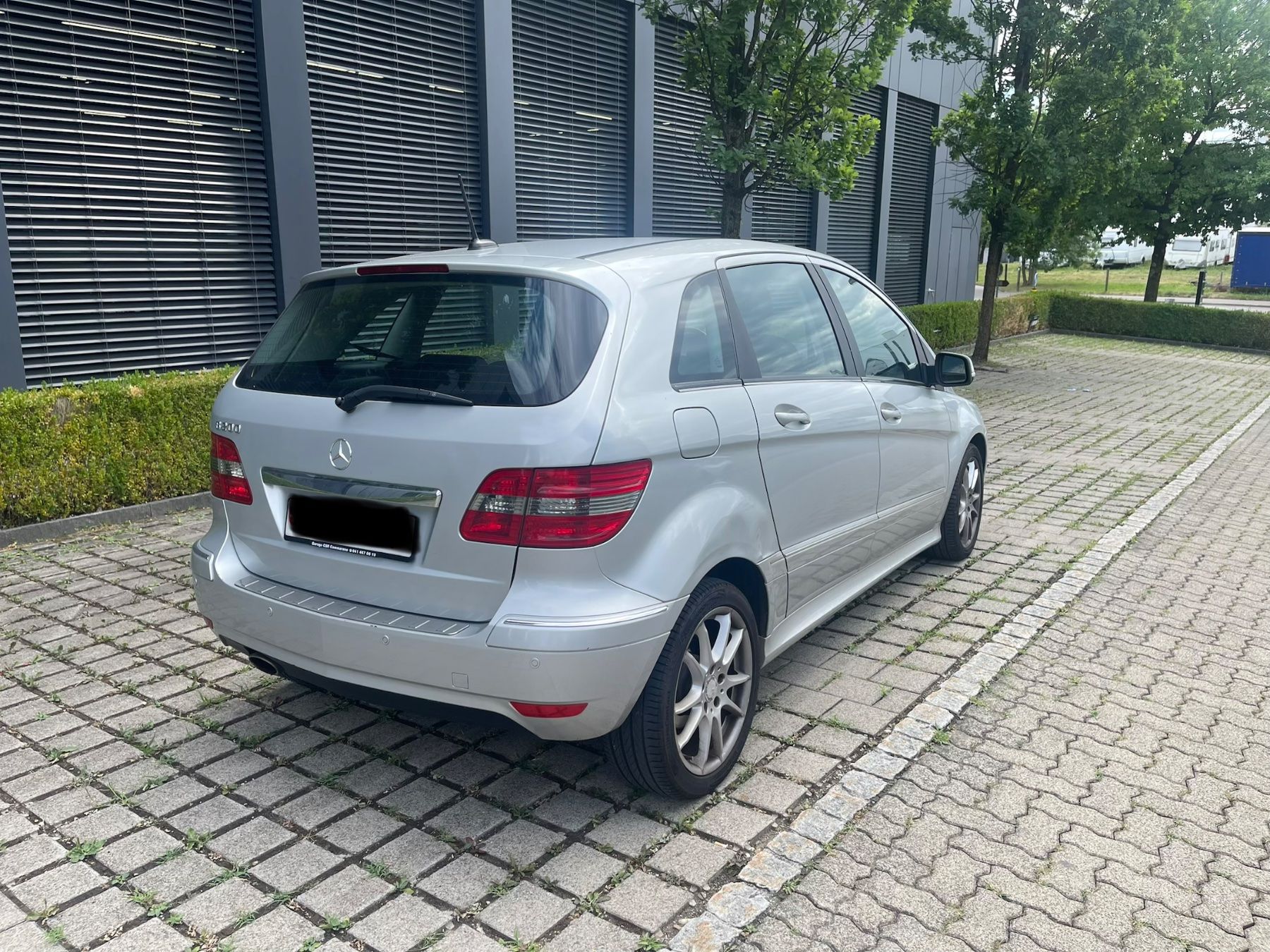 Mercedes-Benz Automobili: Mercedes-Benz B200 AB MFK 2025 – Usato da Lichtensteig venduto da elektronik-service 3