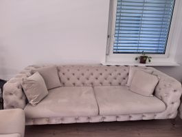Chesterfield Sofa Samt Beige mit Goldfüssen gebraucht