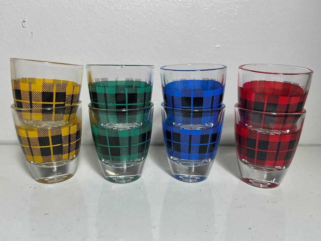 Bicchieri: Huit verres à liqueur vintage Luminarc – Usato da Les Acacias venduto da kim_2dxt 2