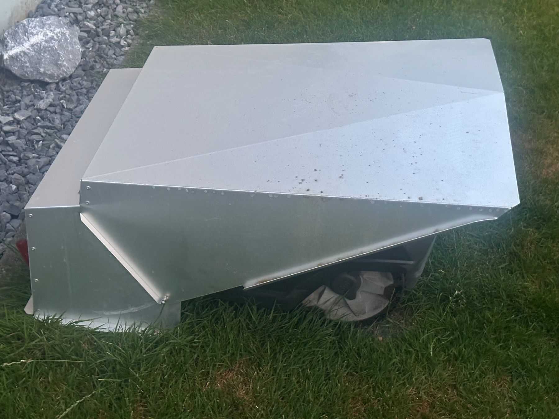 Tagliaerba: Mähroboter Garage Aluminium – Usato da Schöftland venduto da lazer04