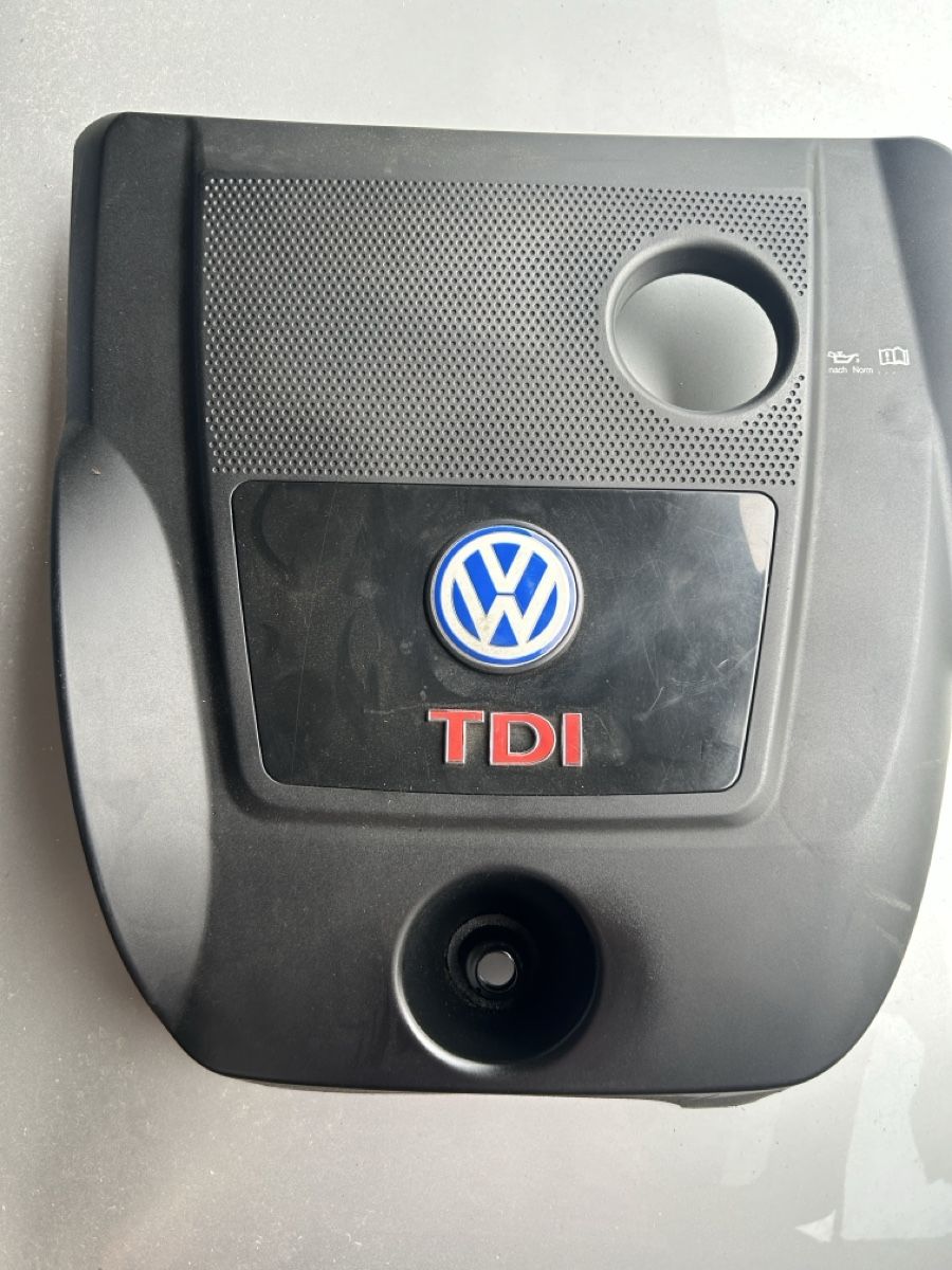 VW Tutti pezzi di ricambio auto: Motorabdeckung VW Golf  – Usato da Staffelbach venduto da Corvair1