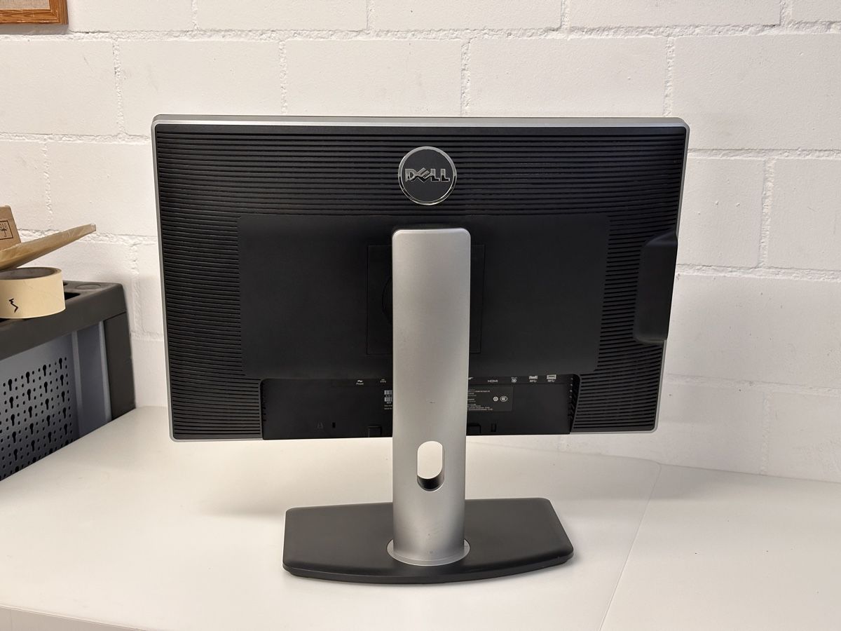 Dell Ecrans: Dell U2413f 24” Bildschirm – D'occasion à Wangen an der Aare par paul658 1
