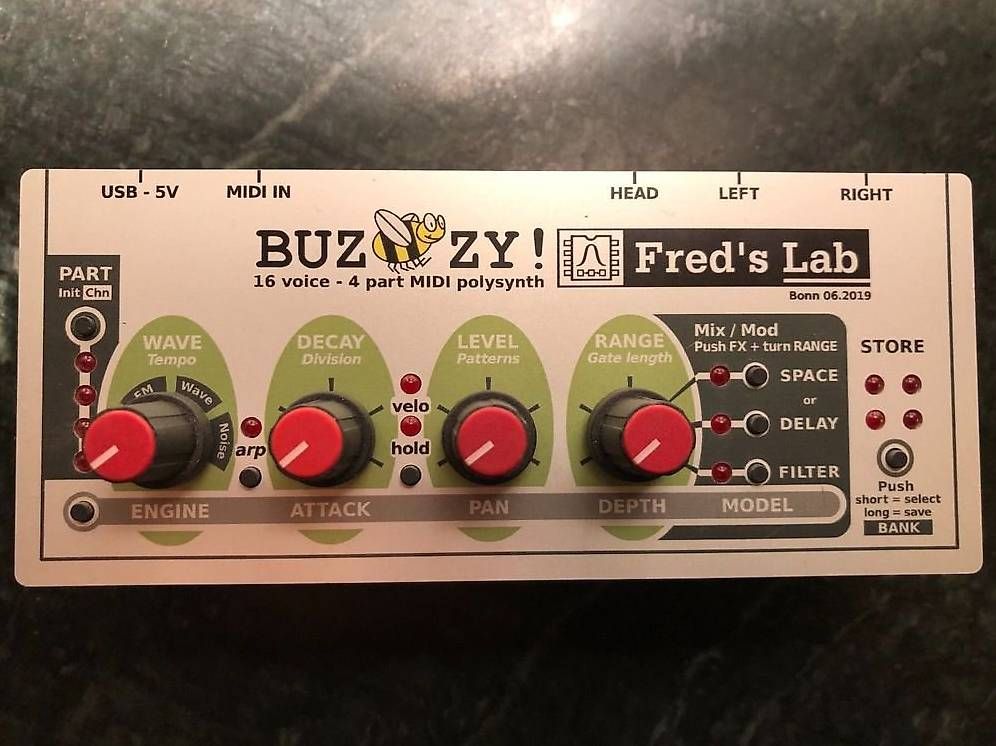 Strumenti musicali: Buzzzy! Powerful mini 16-voice Polysynth – Usato da Zürich venduto da LeoGd