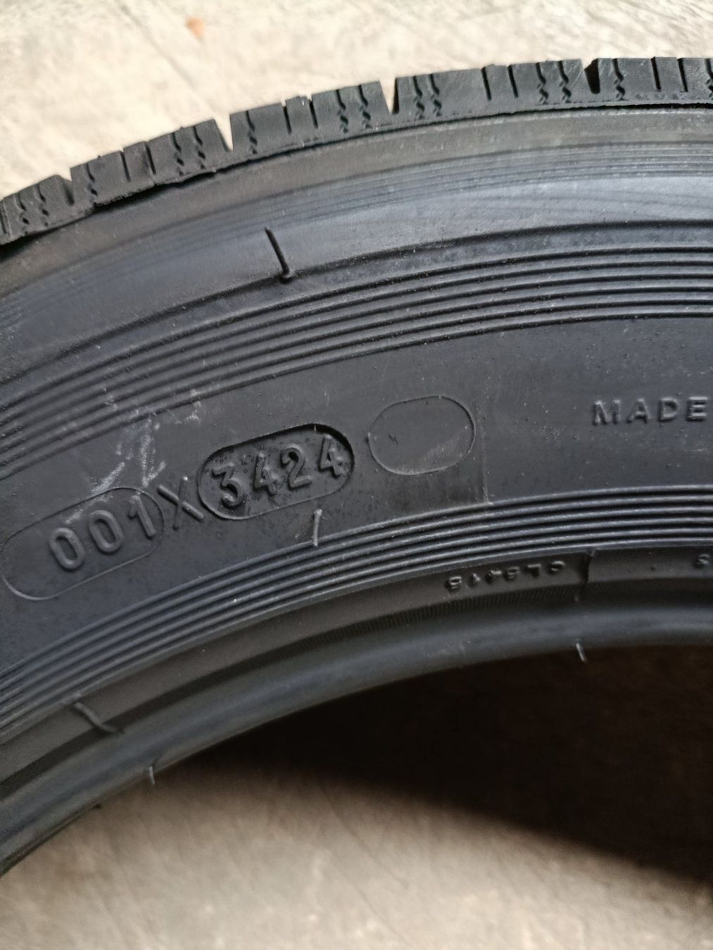 Michelin Pneus & Kompletträder: Oldtimer Pneu Michelin – Neu (gemäss Beschreibung) aus Nesslau von Tisch2 2