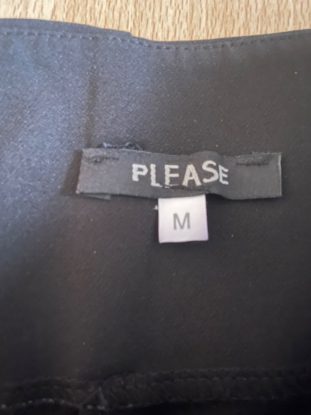 Please Jeans Pantaloni: Schwarze Hose von Please Gr M mit Bindegürtel – Nuovo e nell'imballaggio originale da Zürich venduto da Pony74 2