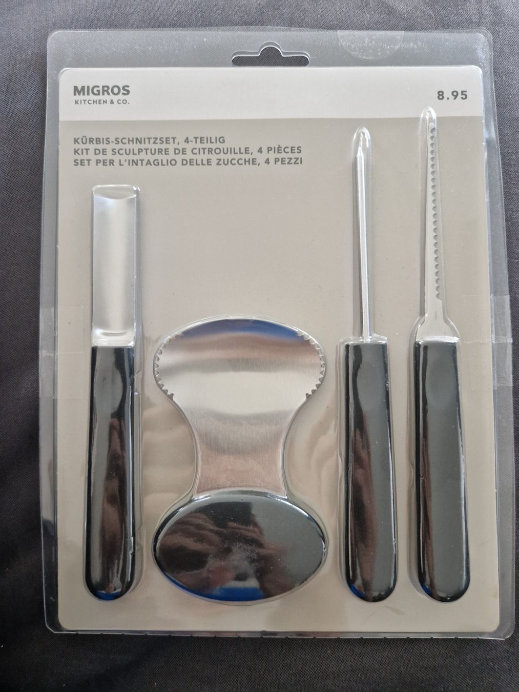 Kit bricolage: Kit de sculpture de citrouille 4 pièces – Nuovo e nell'imballaggio originale da Villars-sur-Glâne venduto da Agnie80