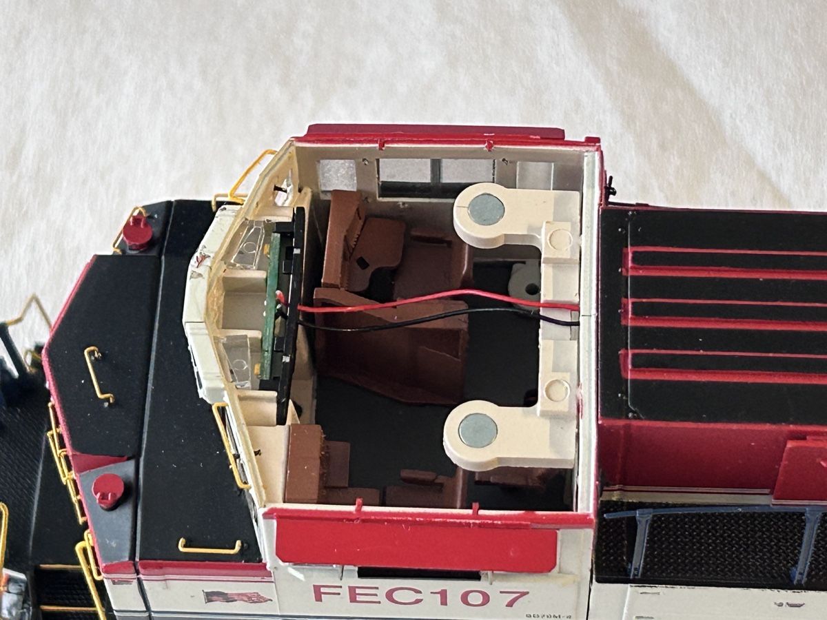 Athearn Modelleisenbahnen: SD70M-2 FEC #107 – Neu (gemäss Beschreibung) aus Leuzigen von pierrot-ho 7