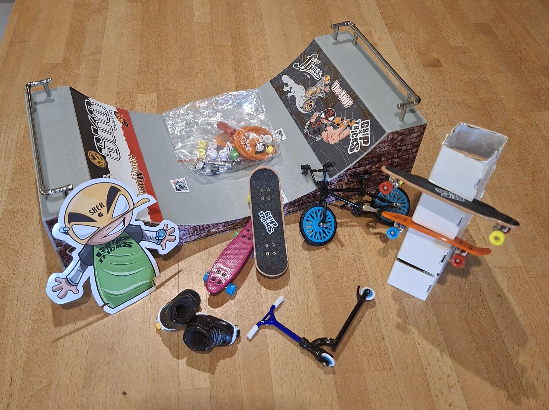 Giocattoli: Finger Skateboard Arena – Usato da Niederhasli venduto da Golf-Dodger