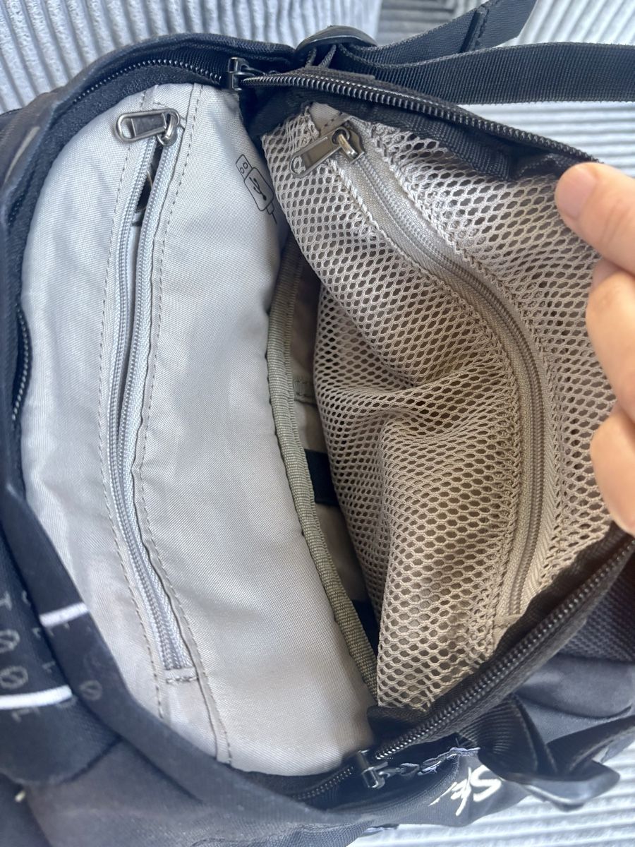 Satch Zaini: Satch Rucksack mit Reflektorenmuster – Usato da Riedikon venduto da venus2424 5