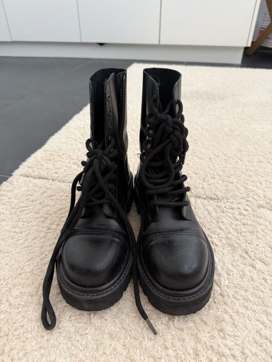 Damenschuhe: Vetements Army Boots – Gebraucht aus Ennetbürgen von elainelillyyy
