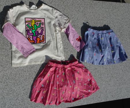 2 Röcke Tchibo rosa blau 122 128 Keith Haring Shirt