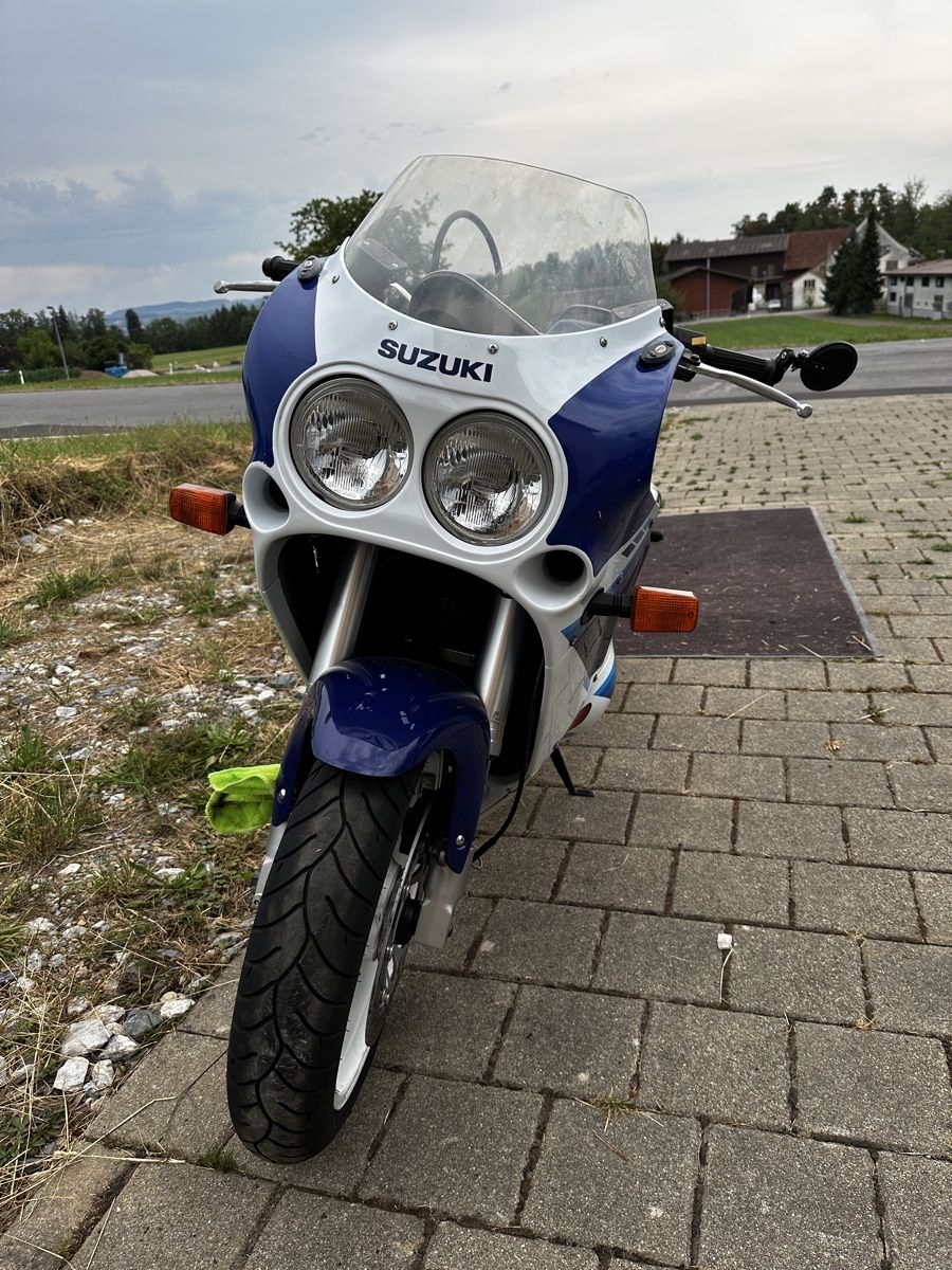 Suzuki Route: Suzuki Gsx-R 1100 – D'occasion à Uetikon am See par jen_ghx2 1