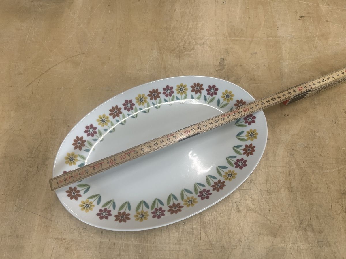Winterling Plateaux: Servierplatte Winterling Marktleuthen oval Blumenmuster  – D'occasion à Perlen par Chregle1