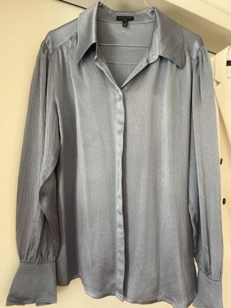 Escada Bluse 100% Seide Eisblau top Zustand 