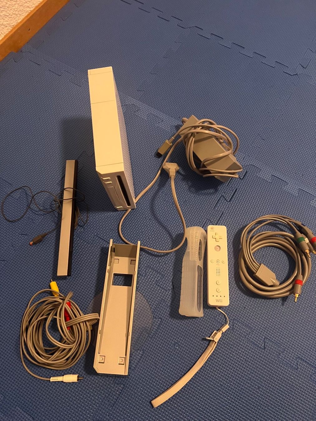 Nintendo Console: Nintendo Wii Konsole inkl. original Controller – Usato da Gossau SG venduto da schlitzerdemon