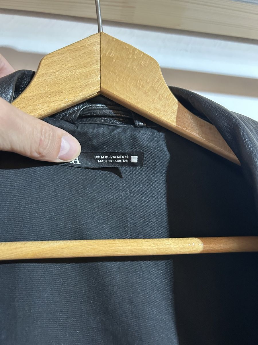 Zara Giacche: Schwarze Lederjacke von Zara – Usato da Zürich venduto da lazaro.99 4