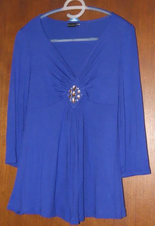 Top femme bleu à manches longues et ornements taille 42