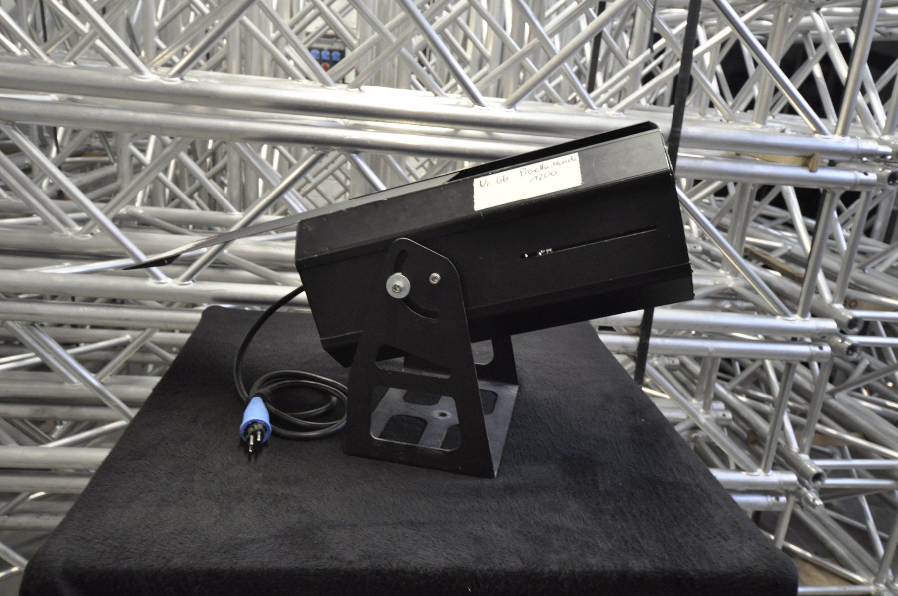 Lampade: Proietta Monster 1200 – Usato da Burgdorf venduto da WHITELIGHT3400