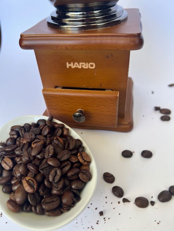 Hario Küchengeräte: HARIO Kaffeemühle aus Japan Edles Holzdesign neuw. funkt. – Neu (gemäss Beschreibung) aus Oberhofen Thun'see von SwissTreasure 1