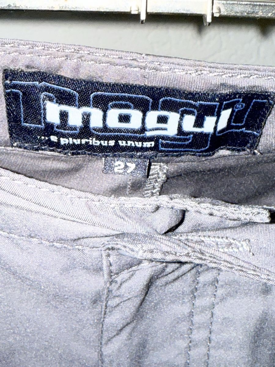 Pantaloni: Pantalon de marche gris anthracite Mogul, t.27 – Usato da Tavannes venduto da Thriftshop 2