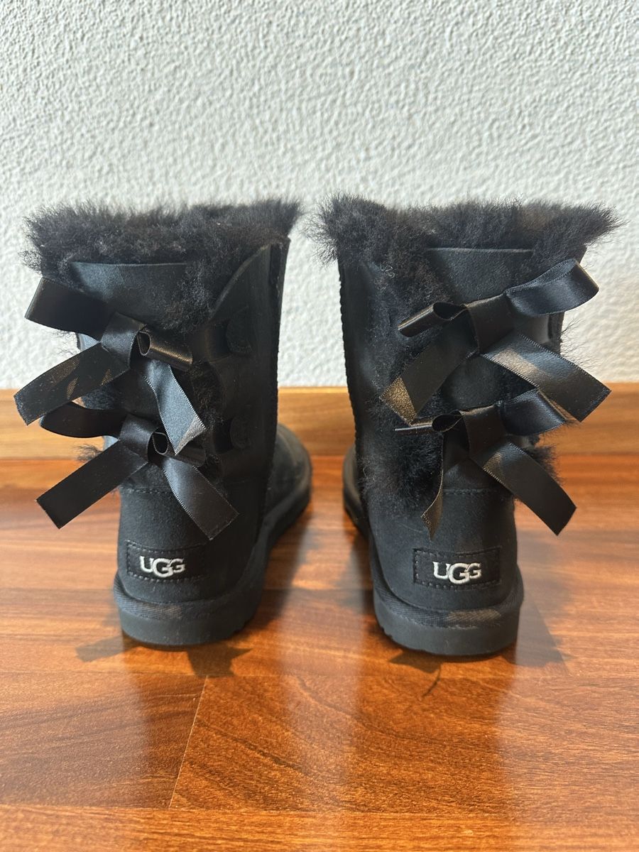 Ugg Schuhe für Mädchen: UGG Stiefel Gr. 33,5 – Gebraucht aus Glattpark(Opfikon) von Glatt19