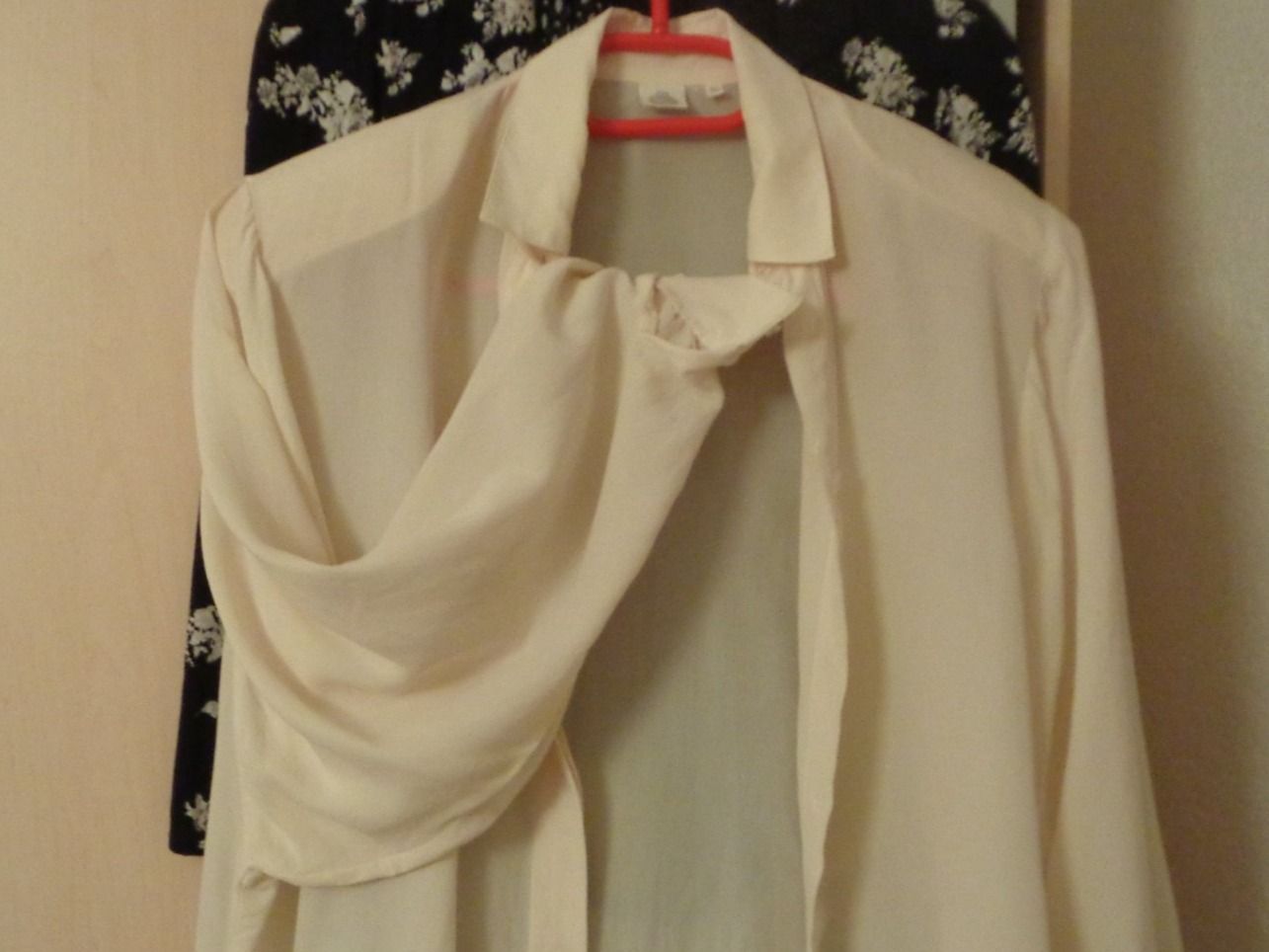 Blusen: Bluse Damen, Gr.40, Seide – Neu (gemäss Beschreibung) aus Tafers von kor_jf9w 1
