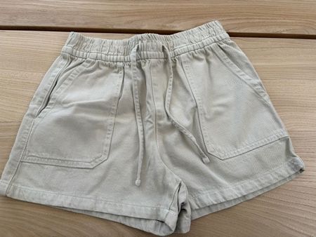 Shorts da donna beige taglia XS, perfetti per l'estate!