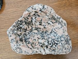 Dekoschale aus rosafarbenem Granit
