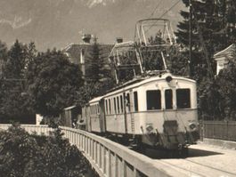 CHUR: Zug der Arosa-Bahn in der Oberstadt, Foto-AK 1934