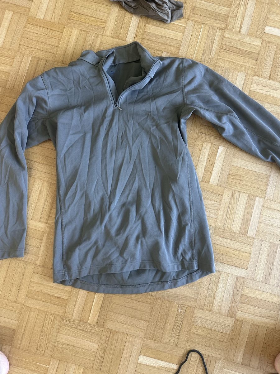 Maglioni & Felpe: Militär Langarmshirt – Usato da Riehen venduto da den_t7rd