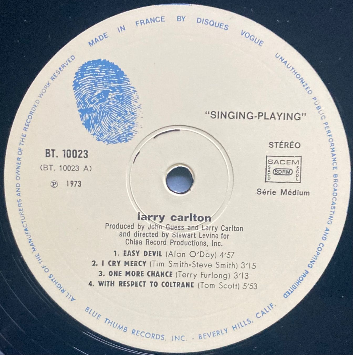 Dischi in vinile: LARRY CARLTON SINGGING / PLAYING – Usato da Poliez-Pittet venduto da Newtown-Records 2