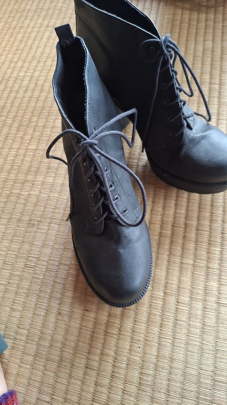 Damenschuhe: Schwarze Schnürboots Gr. 39, Leder, Blockabsatz – Gebraucht aus Brienz BE von mondchatz1 1