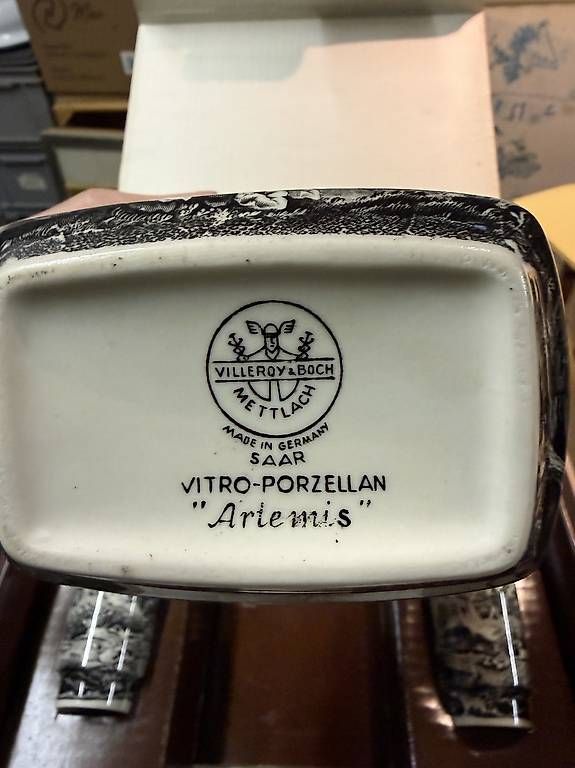 Bottiglie: Villeroy & Boch Schnappsflasche mit 4 Becher – Usato da Binningen venduto da Bebbi28 1