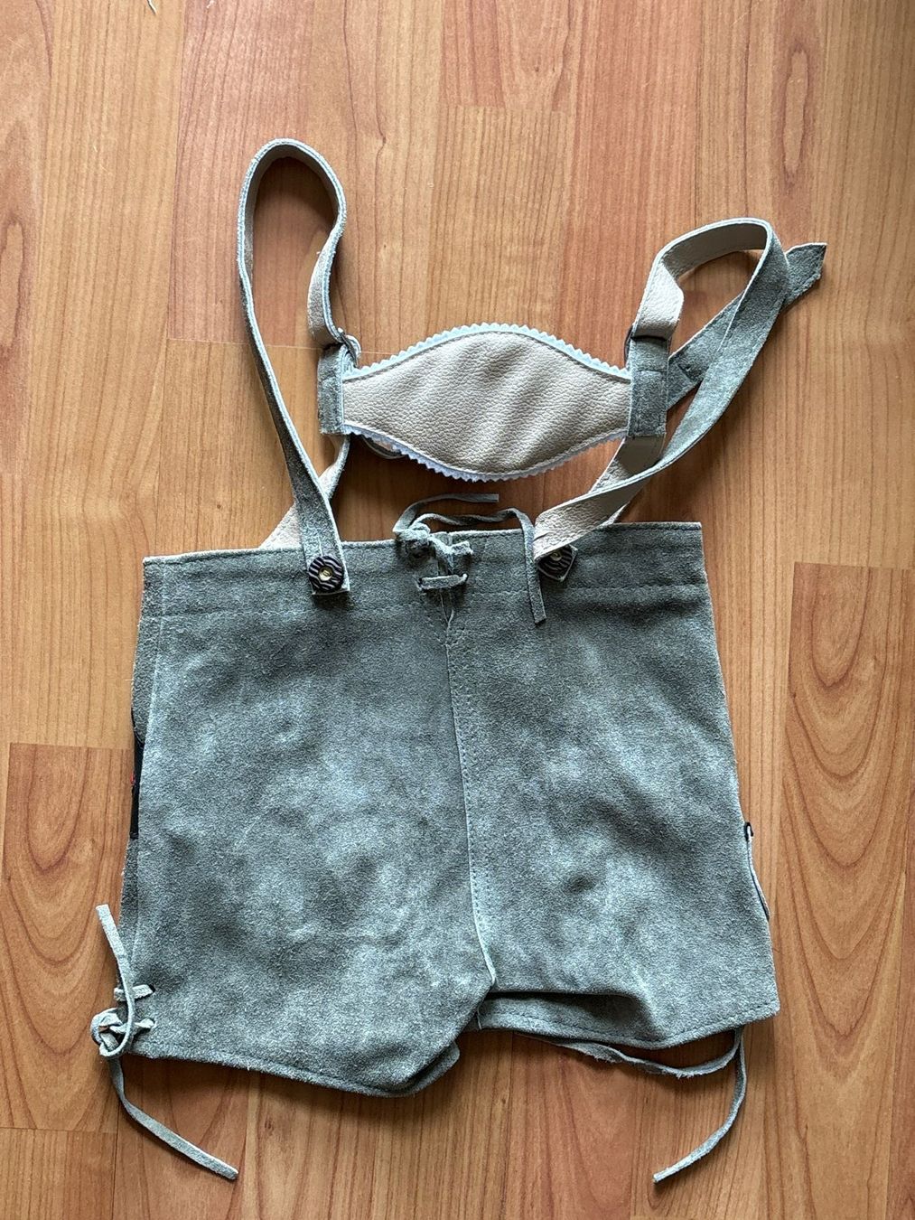 Pantaloni: Kinder Lederhose, Gr. 86, nie gebraucht – Nuovo (secondo la descrizione) da Oberrohrdorf venduto da rododay 1