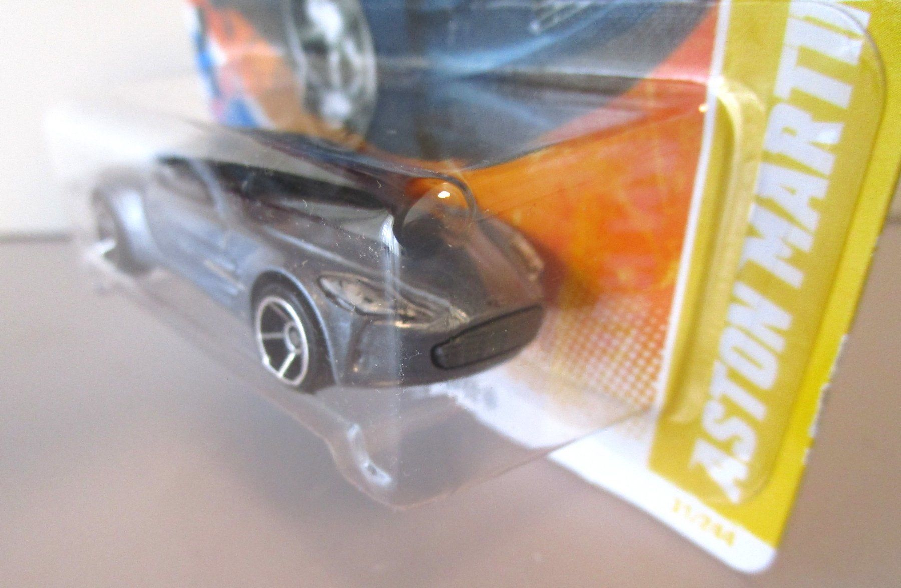 Aston Martin Modellini d'auto: HOT WHEELS ASTON MARTIN ONE-77 - T9701 – Nuovo e nell'imballaggio originale da Chêne-Bourg venduto da breno56 2