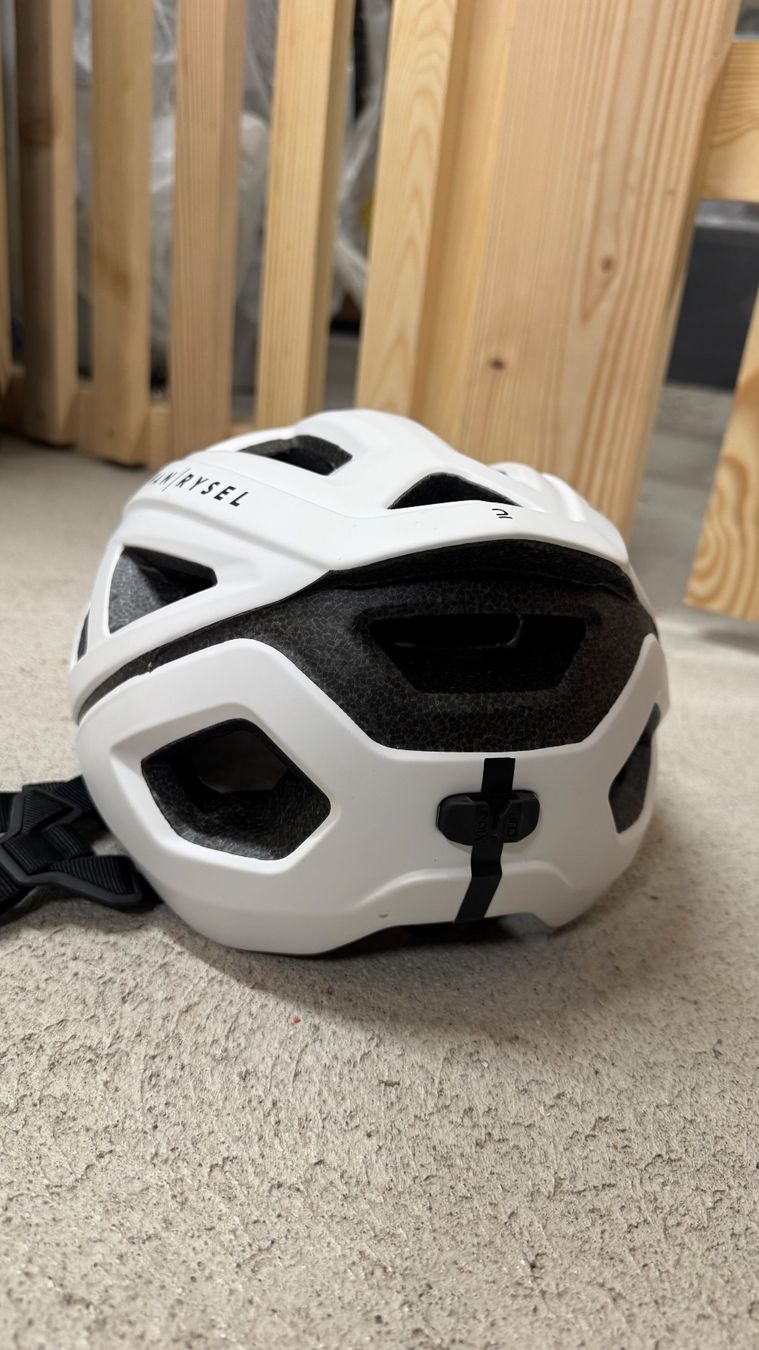 Van Rysel Caschi: Fahrradhelm Van Rysel weiss – Usato da Zürich venduto da lisa_hpf 1