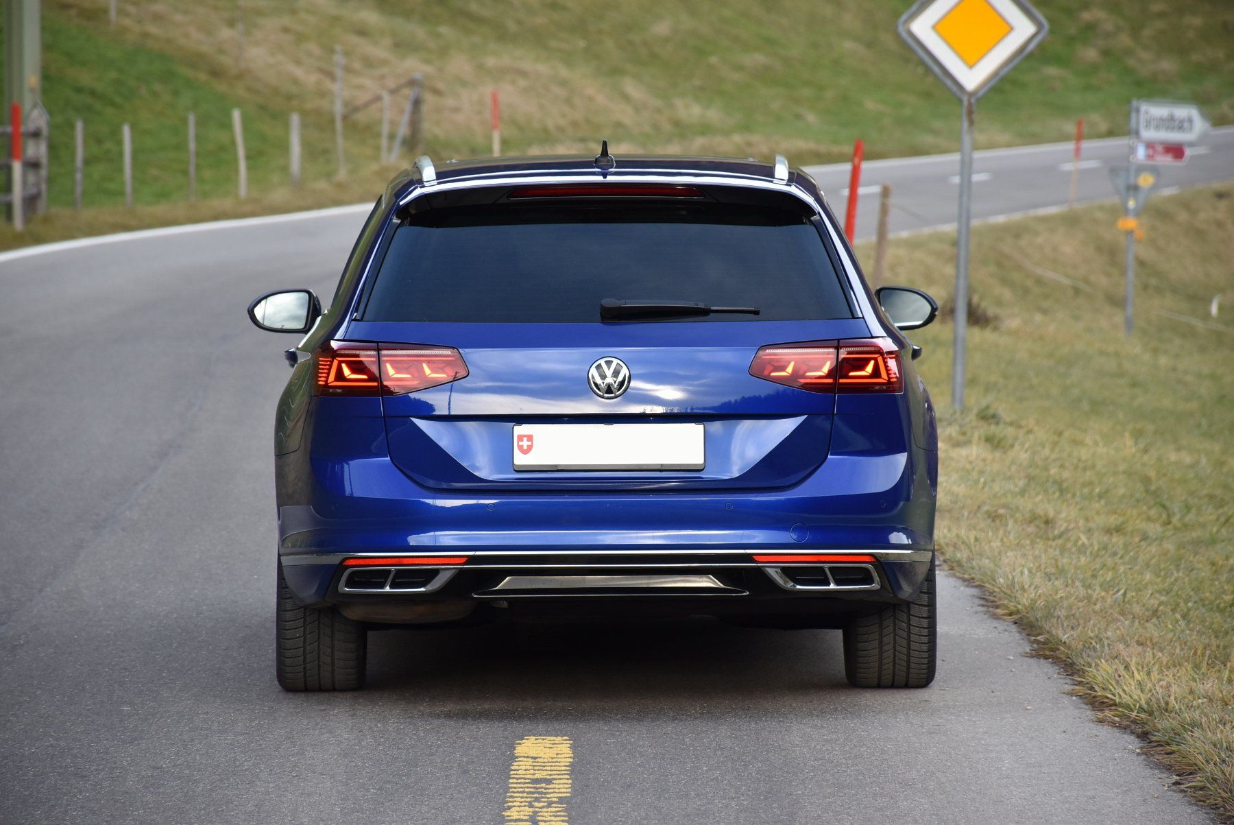 VW Autos: VW Passat R-Line V. 2.0 TDI – D'occasion à Wattenwil par mr_bern 4
