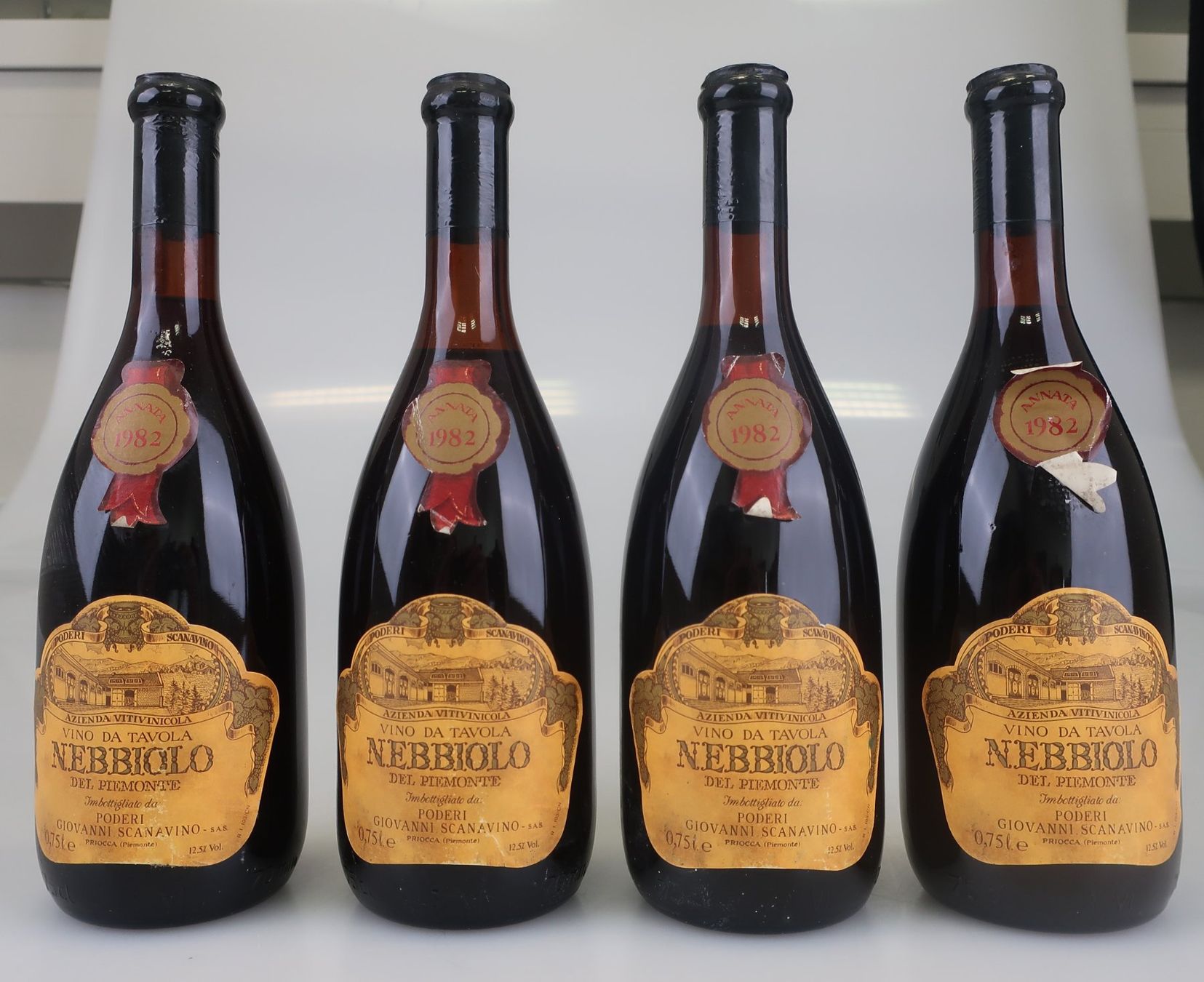 Vino: 4 Flaschen 1982 Nebbiolo D'Alba Poderi Scanavino – Usato da Volketswil venduto da brockipfannenstil