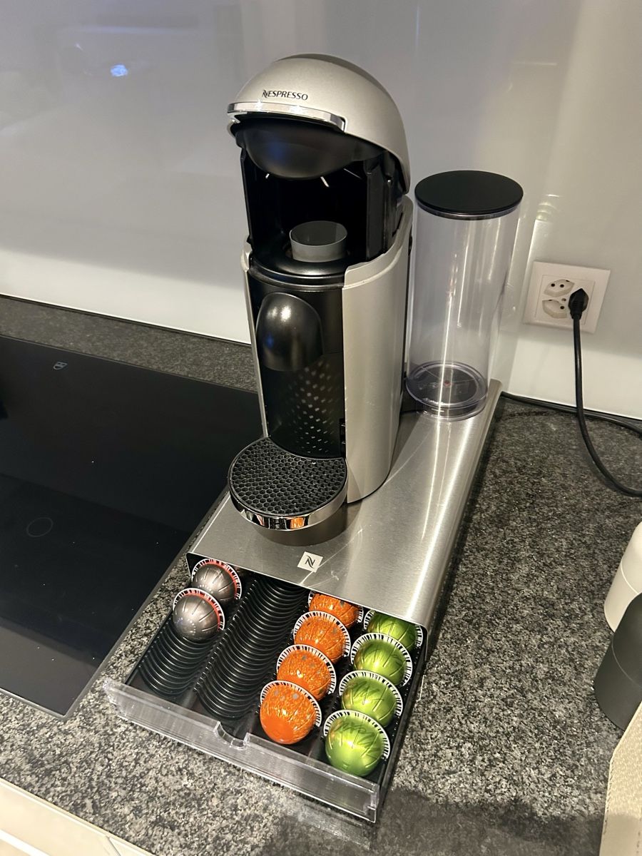 Nespresso Macchine per caffè & Macchine per espresso: Nespresso Vertuo mit Automatischer Öffnung – Usato da Obfelden venduto da 4star4