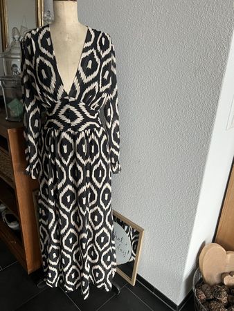 Schwarz/Creme farbiges langes Kleid