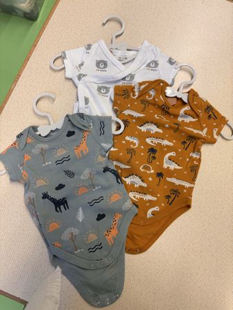 3 Baby Bodys Set gemustert Grösse 62 guter Zustand
