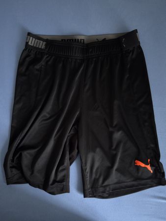 Puma Sporthose schwarz Gr. S Sommer Sport Funktionelles Mate
